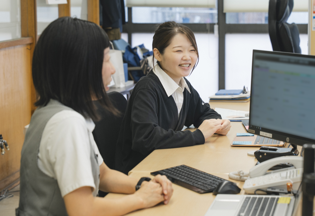 本社事務職集合写真